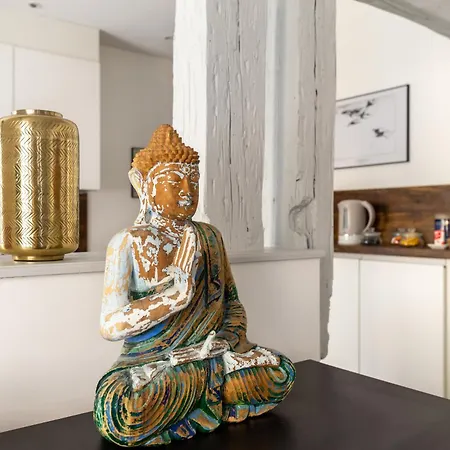 Travel Homes - The Rokst: Rare, And Modern Apartamento *